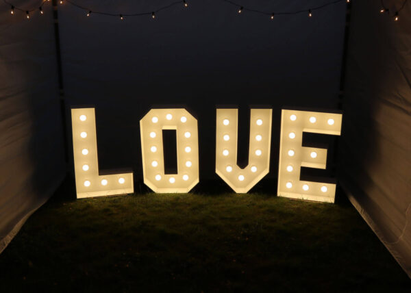 LOVE - verlichte letters van 90cm hoog