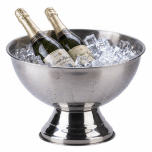 Grote roestvrijstalen (RVS) champagneschaal op voet met een diameter van 40 cm, gevuld met ijsblokjes en flessen champagne, te huur bij FunPartyVerhuur in Poppel en Turnhout.